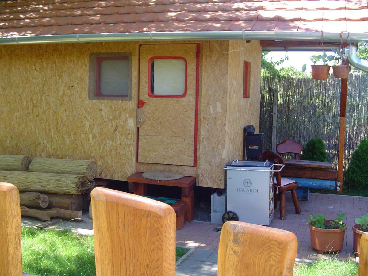 Karavan Sturovo Ngoại thất bức ảnh